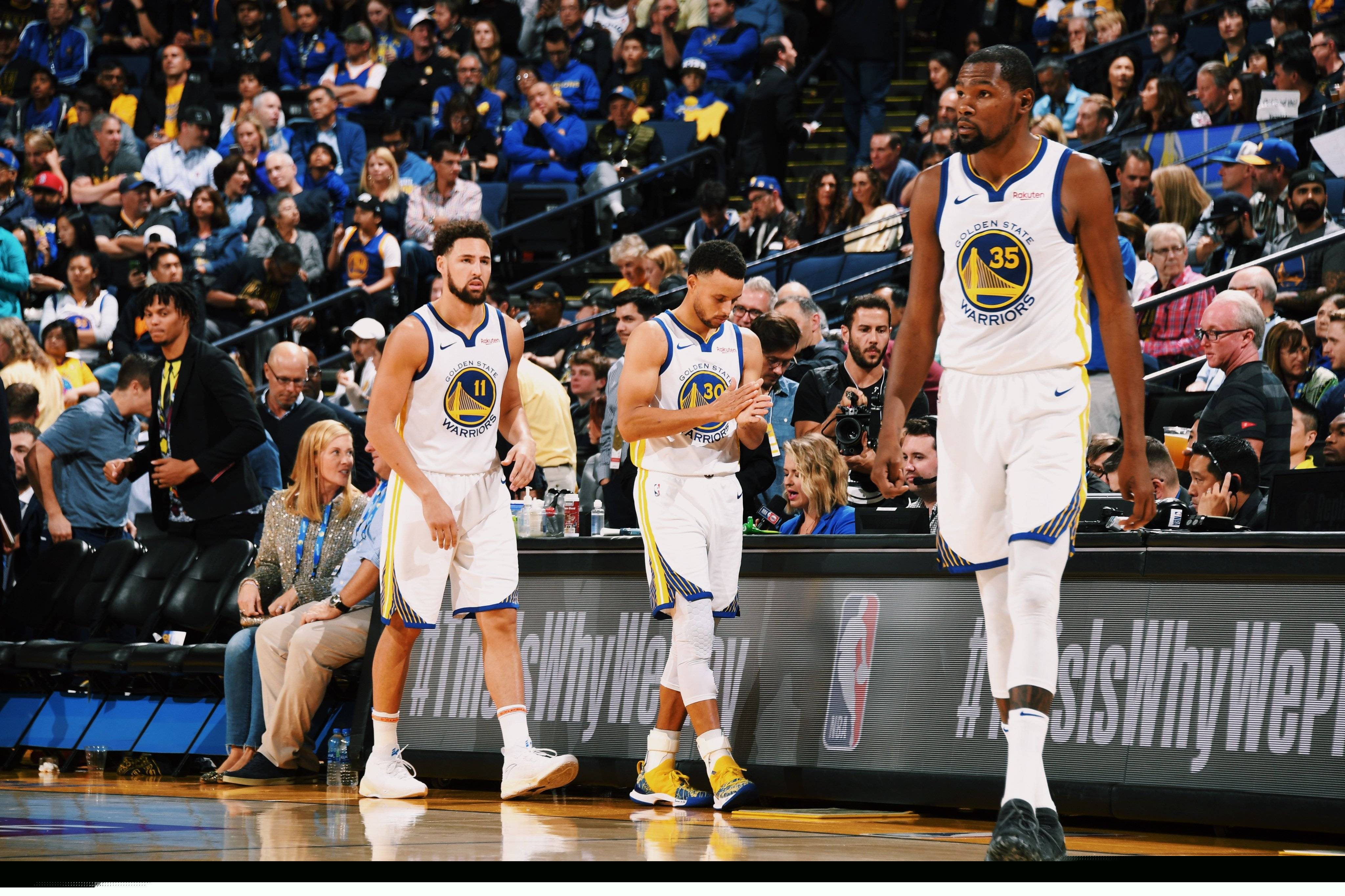 邮报：梅努希望冬窗离开曼联，有12家俱乐部对他感兴趣（英媒：梅努盼冬窗离开曼联，12支球队有意引进）