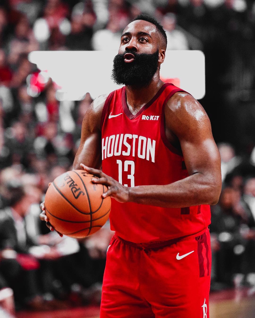 姆巴佩调侃破坏点球点：对方支撑脚要是打滑，我们就赚到了（姆巴佩打趣称在点球点“动手脚”：若对手支撑脚打滑，我们就占便宜）