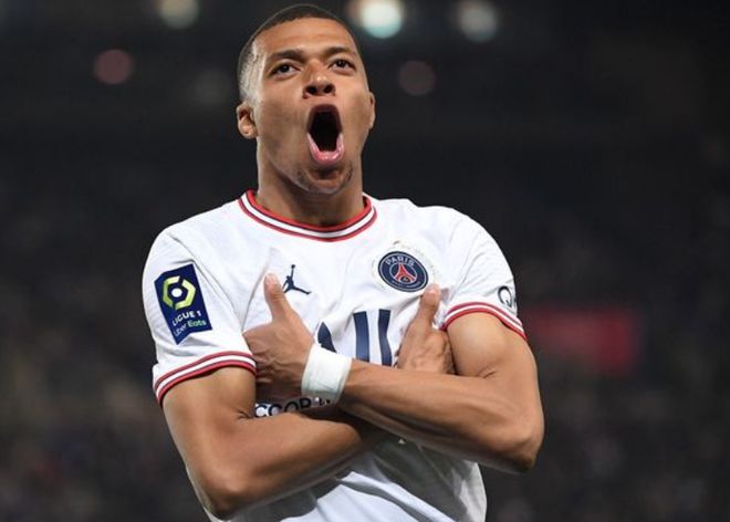 每体：梅西晚饭后去了诺坎普，今晨坐飞机前往国家队报到