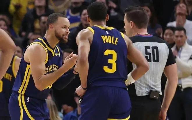 国脚关键进球助球队晋级（国脚关键破门送球队晋级）