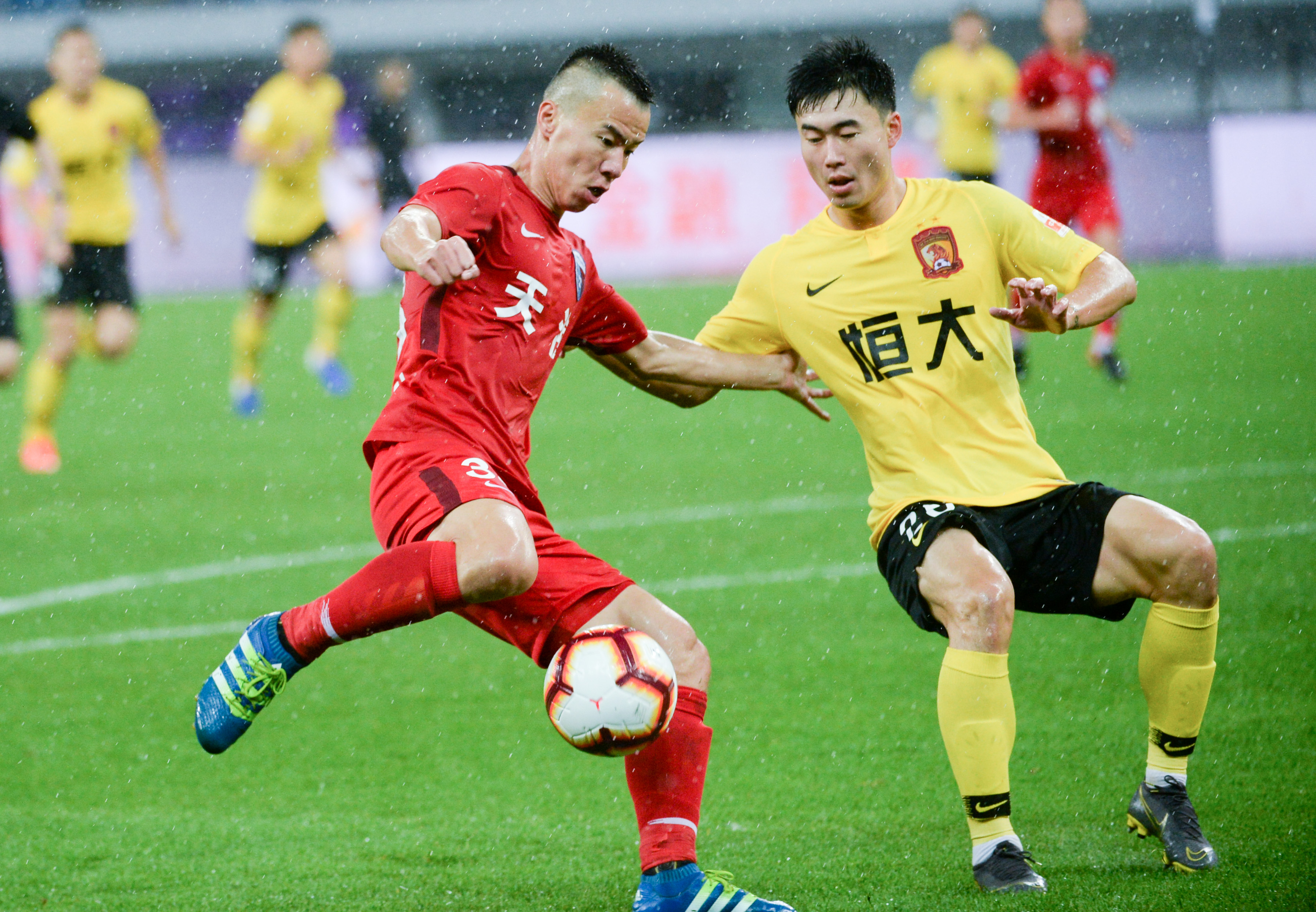 帕尔马队长：我们必须通过团队协作，共同限制莱奥的发挥（帕尔马队长：靠整体合力压制莱奥的发挥）