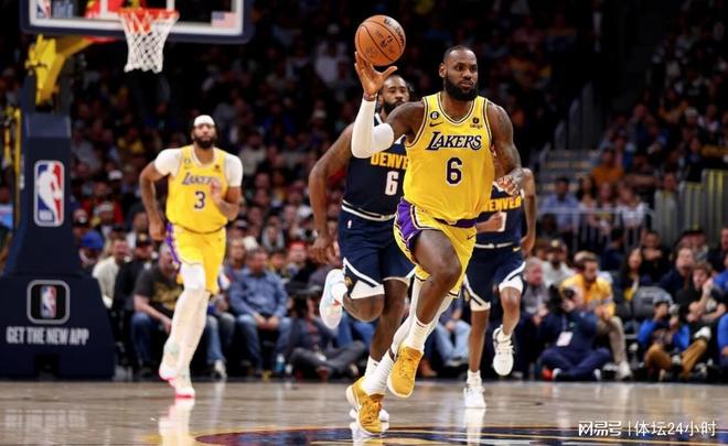 天空：维萨未随布伦特福德前往客场参加比赛，他仍渴望离队（天空：维萨缺席布伦特福德客场之旅，仍有离队意愿）