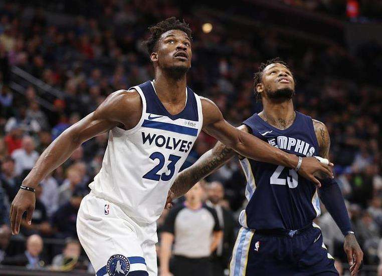 何冲找陈若琳陈芋汐教女儿跳水（何冲请陈若琳、陈芋汐指导女儿跳水）