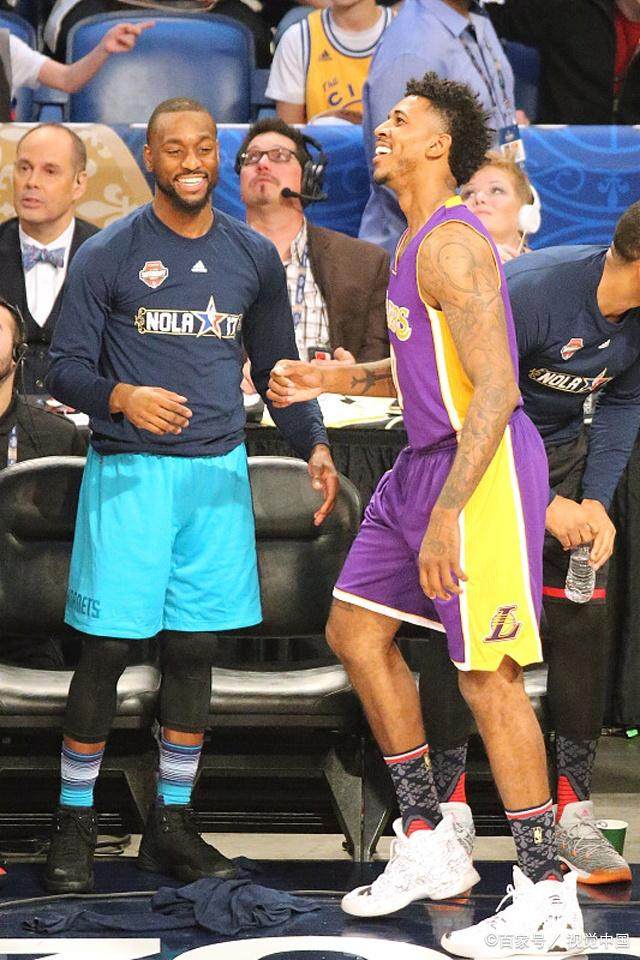 带领桑托斯成功逃离降级区，内马尔赛后动情落泪（内马尔率桑托斯脱离降级区，赛后激动落泪）