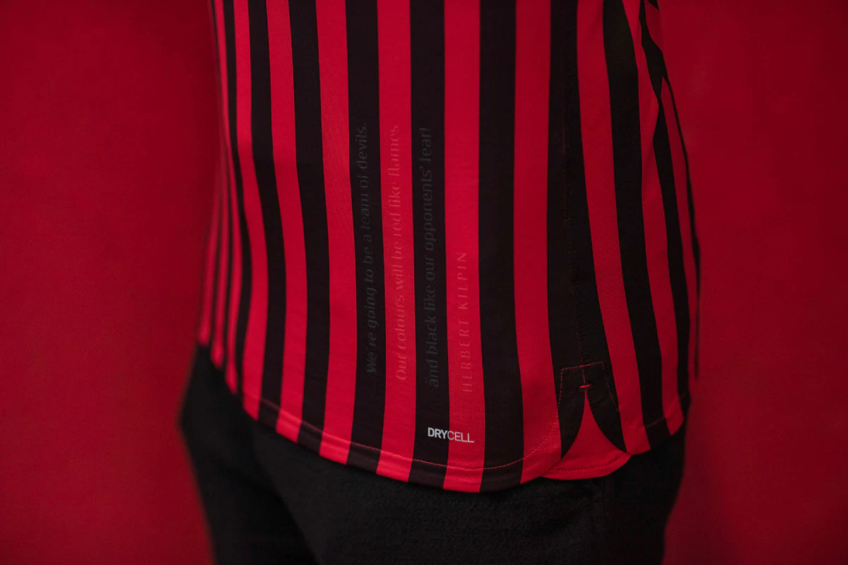 灰熊队记：埃迪并未再次受伤，目前仍受上场时间限制（灰熊随队记者：埃迪未再受伤，仍受出场时间限制）