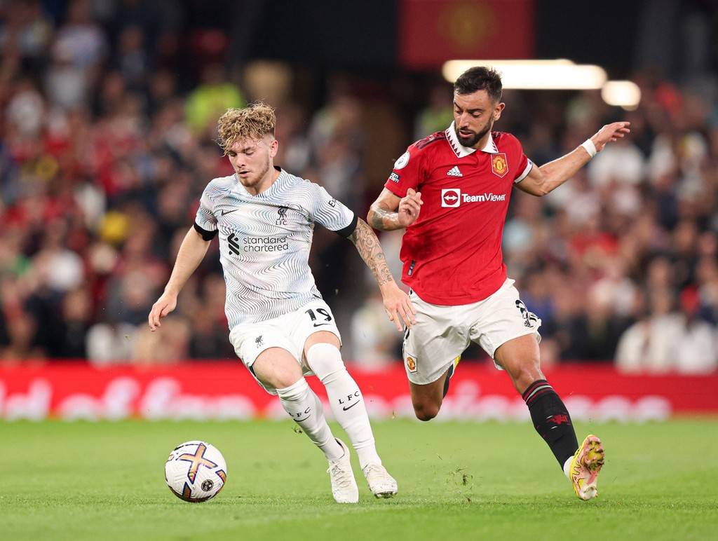 扣爽了！洛夫顿半场4中3得到9分4篮板3助攻（状态火热！洛夫顿半场4投3中，拿下9分4板3助）