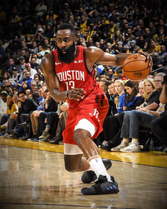 法甲前瞻：梅斯三连败联赛垫底，大巴黎伤病严重状态有所起伏（法甲前瞻：梅斯三连败垫底，巴黎伤兵满营状态不稳）