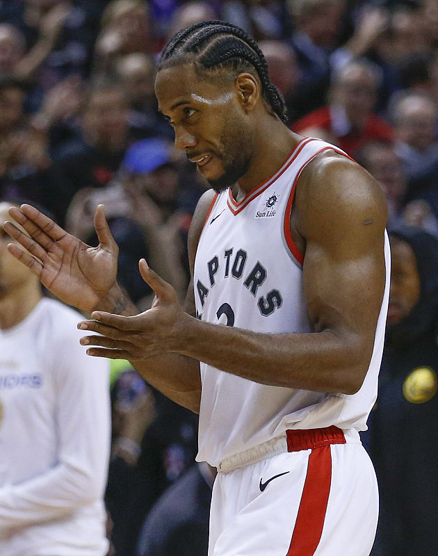 客场作战表现稳定 收获宝贵积分（客场稳健发挥 斩获关键积分）